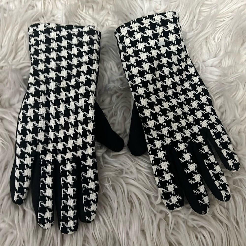 HOUNDSTOOTH KNIT BLACK & WHITE 100% POLYESTER FACE 100% RAYON BACK GLOVES SZ O/S